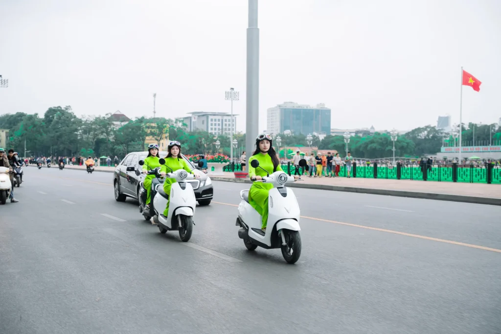 Hanoi Co Loa Historical Monuments Countryside Scooter