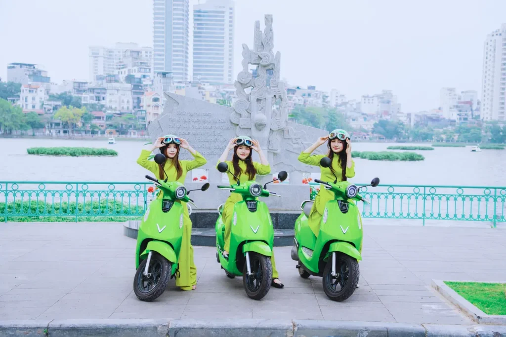 Hanoi Historical Monuments Sightseeing Green Sisters Scooter