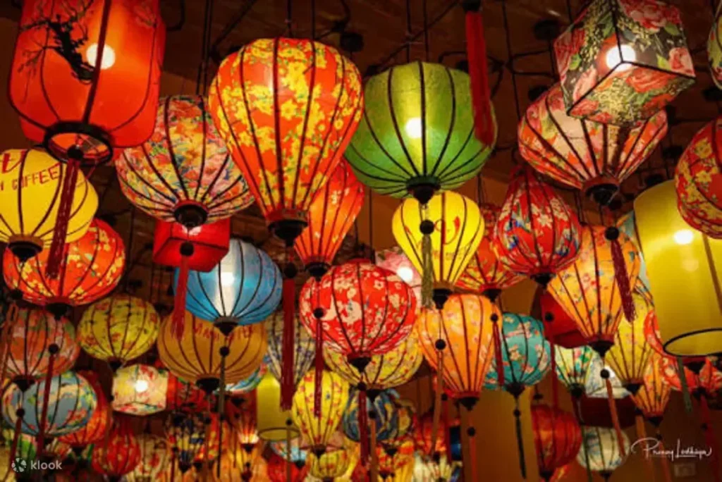 Hanoi Instagram Tour Phung Hung Mural Street