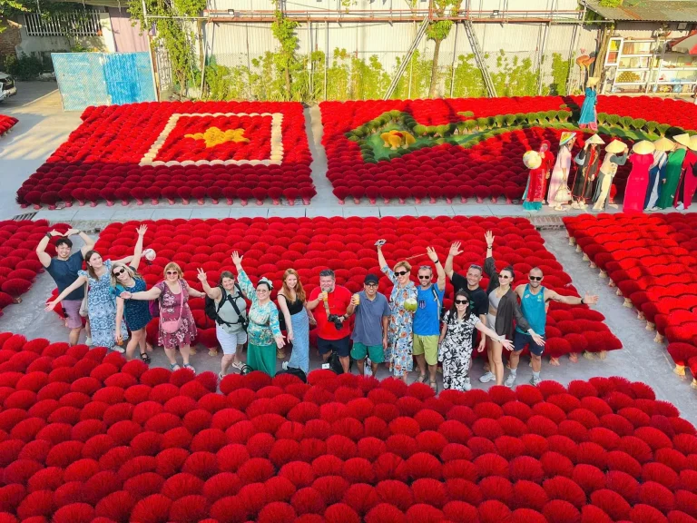 Hanoi Quang Phu Cau Incense Sticks Red Bouquets